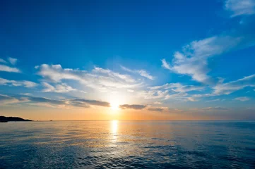 Foto auf Acrylglas Meer / Ozean Sonnenaufgang über dem Meer