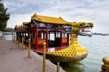 Poster Im Rahmen Traditionelles Drachenboot in Peking - China © lapas77