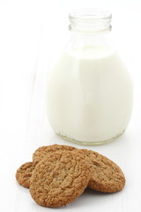 Fresh milk and oatmeal cookies