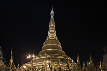 Fototapeta premium Shwedagon pagoda in Yangon, Burma (Myanmar) at night