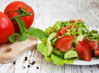 Spring salad with tomato