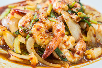 Stir fried shrimps and curry paste.