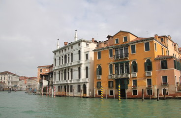 Fototapeta na wymiar venise le long du canal