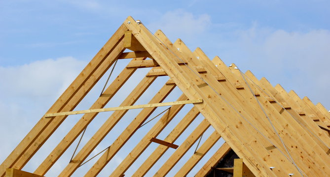 dachstuhl - rohbau der dachkonstruktion des hauses