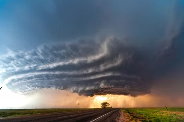 Fotobehang Zwaar onweer in de Great Plains © Minerva Studio
