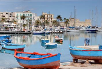 Fototapeta na wymiar port w Bari