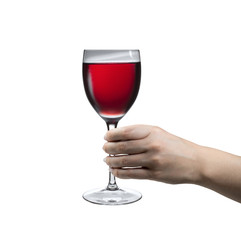 Hand hält glas mit gekühltem Rosewein