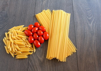 spaghetti maccheroni e pomodroi