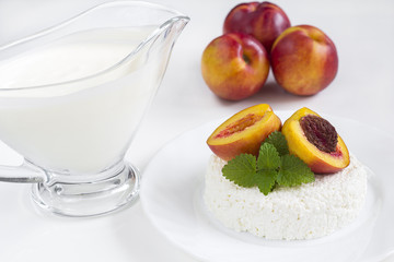 ripe peaches with curd