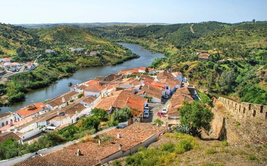 Fototapeta na wymiar Rio Guadiana, visto do Castelo de Mértola