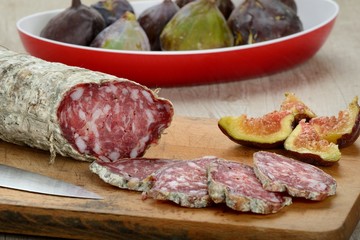 Salame italiano a fette