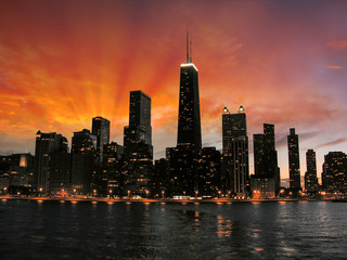 Naklejka premium Wspaniałe wieżowce Chicago sylwetka o zachodzie słońca