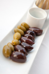 Apéritif : Olives vertes et olives noires