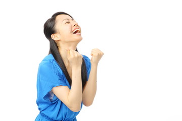 ガッツポーズをする女の子