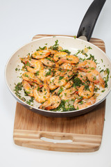 Fried shrimps with the garlic and the parsley