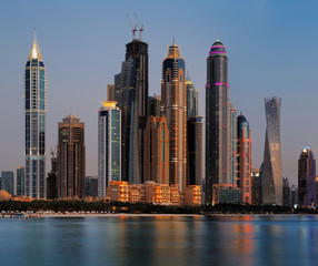 Fototapeta na wymiar Dubai Marina skyline widziany z Palm Jumeirah, Zjednoczone Emiraty Arabskie