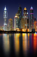 Fototapeta na wymiar Dubai Marina, Zjednoczone Emiraty Arabskie o zmierzchu, jak wynika z Palm Jumeirah