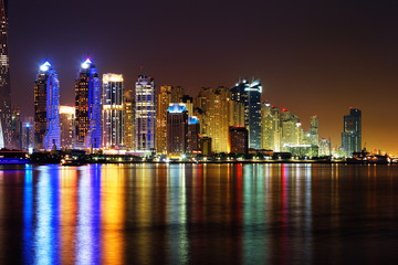 Obraz na płótnie Canvas Dubai Marina, Zjednoczone Emiraty Arabskie o zmierzchu, jak wynika z Palm Jumeirah