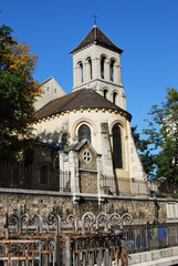Fototapeta na wymiar Stary kościół w Paryżu