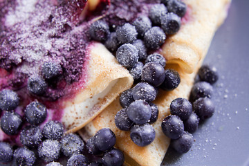 naleśniki z serem i jagodami jagoda naleśnik ser biały śmietana © JoannaTkaczuk