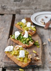 bruschetta with green beans