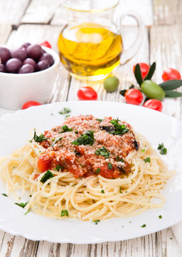 spaghetti with tomatoes
