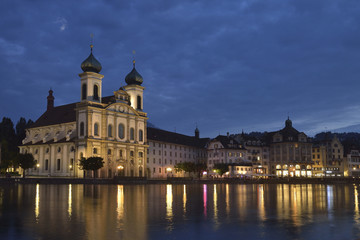 Lucerna fiume Reuss e Chiesa dei Gesuiti