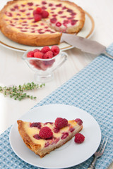Fruit tart with raspberry and white chocolate