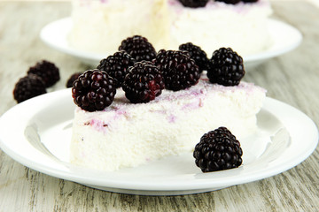 Cheesecake with fresh berries