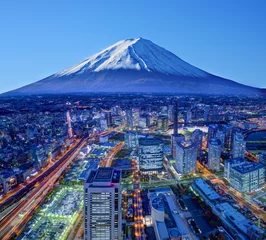 Fototapeten Mt. Fuji und die Skyline von Yokohama in Japan © SeanPavonePhoto