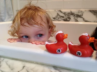 Foto op Canvas baby girl in bath © gmddl