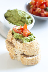 Crostini with arugula cream and tomatoes