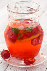 Fototapeta na wymiar lemonade with strawberries