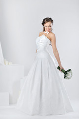 Fototapeta premium Beautiful bride in a luxurious wedding dress