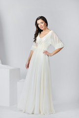 Fototapeta premium Beautiful bride in a luxurious wedding dress