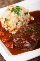 Rinderbacken mit Semmelknödel