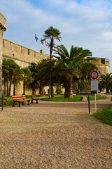 Fototapeta premium Park by the walls of the city of St. Malo, France
