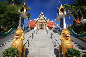 Stof per meter Tempel Golden lion guarding statues in Thai temple