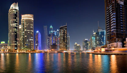 Fototapeta premium DUBAI, UAE - OCTOBER 23: View of the region of Dubai - Dubai Mar