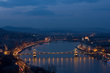 Fototapeta na wymiar Chain Bridge in floodlight in Budapest, Hungary.