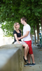 Fototapeta premium Romantic dating couple in Paris