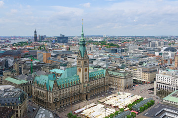 Fototapeta na wymiar The city hall of Hamburg, view from the St.Peter's cathedral