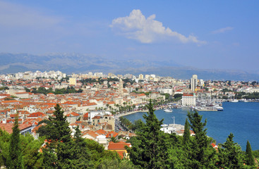 Fototapeta na wymiar Mediterranean city