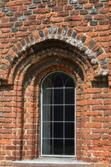 Fototapeta na wymiar Brick Tudor okno