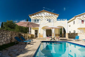 Luxurious villa with pool - obrazy, fototapety, plakaty