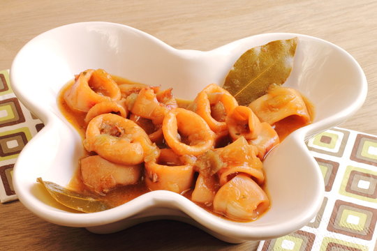 Calamares encebollados