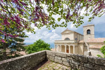 Summer shot of of Basilica Del Santo, San Marino - obrazy, fototapety, plakaty