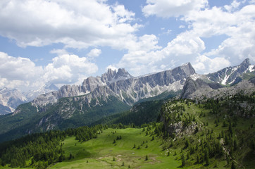 Fototapeta na wymiar Peaks of five towers (Dolomites)