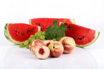Anguria,uva e pesche bianche