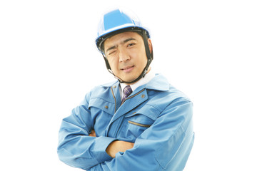 疲れた表情の作業員